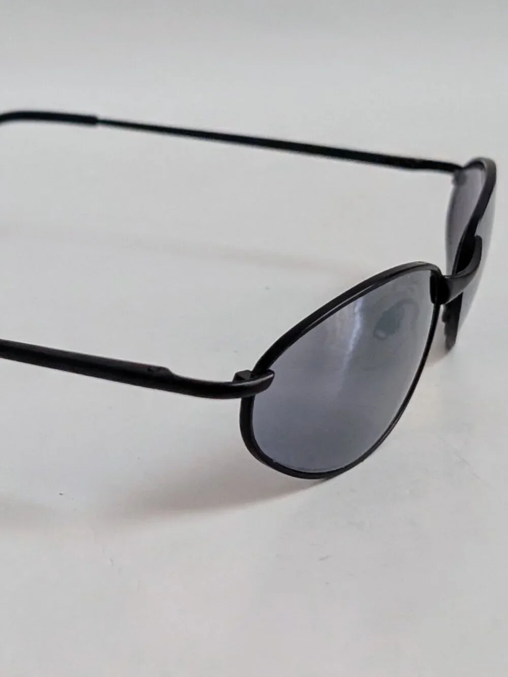 NWT Vintage 90's Classic Oval Metal Sport Sunglasses (M. Black)